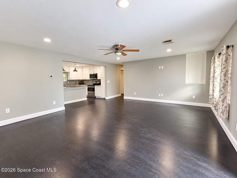 3 bedroom Single Family Residence at 1890 White Sands Drive, Whispering Hills Country Club Ests Sec 3, Titusville — photo 4
