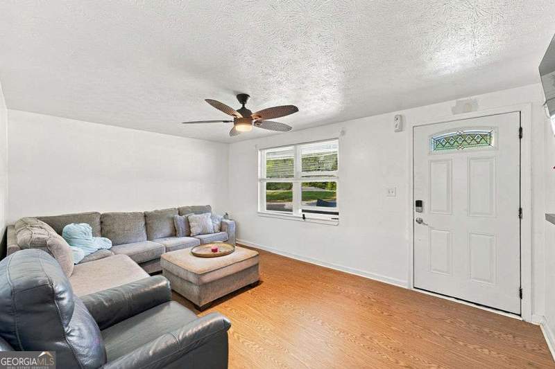 3 bedroom Single Family Residence at 3842 Highway 5, Bearden Place, Douglasville — photo 4