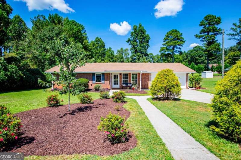 3 bedroom Single Family Residence at 95 E Barbara Lane, Royal AC, Carrollton — photo 1