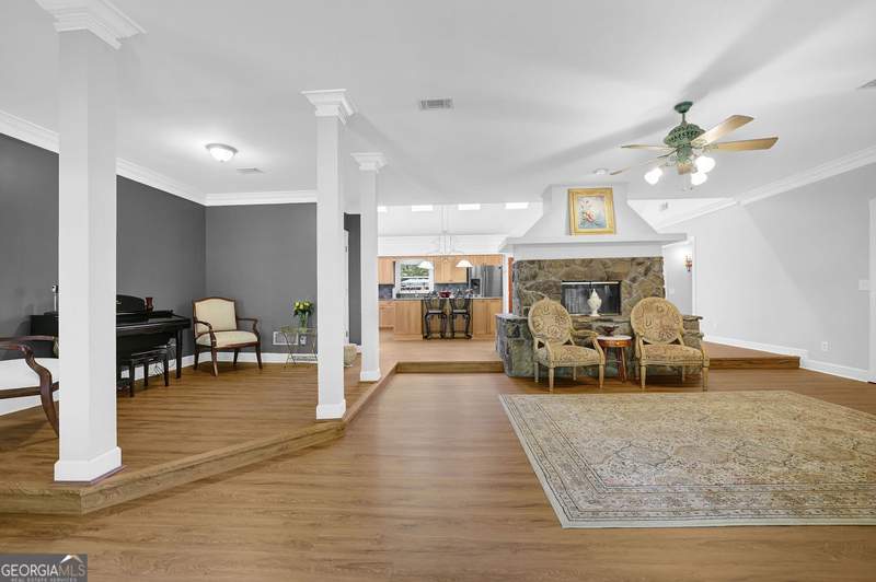 4 bedroom Single Family Residence at 1010 Little River Way, LIBERTY HILLS FARMS, Alpharetta — photo 4