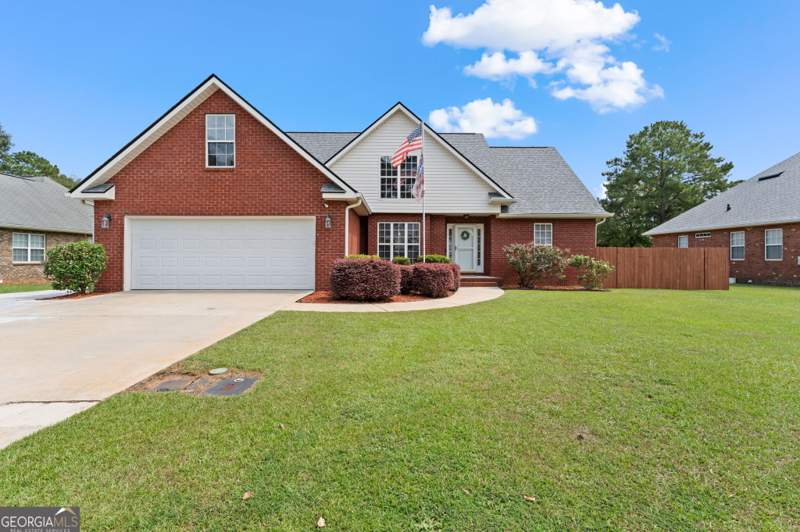 5 bedroom Single Family Residence at 318 Christopher Luke Circle, Brendale, Perry — photo 1