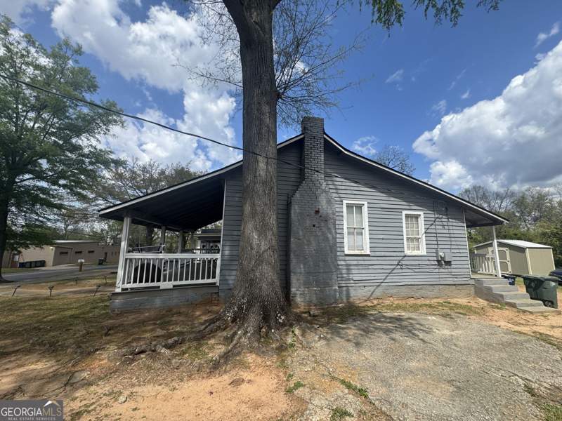 2 bedroom Single Family Residence at 322 N 6th Street, None, Griffin — photo 2