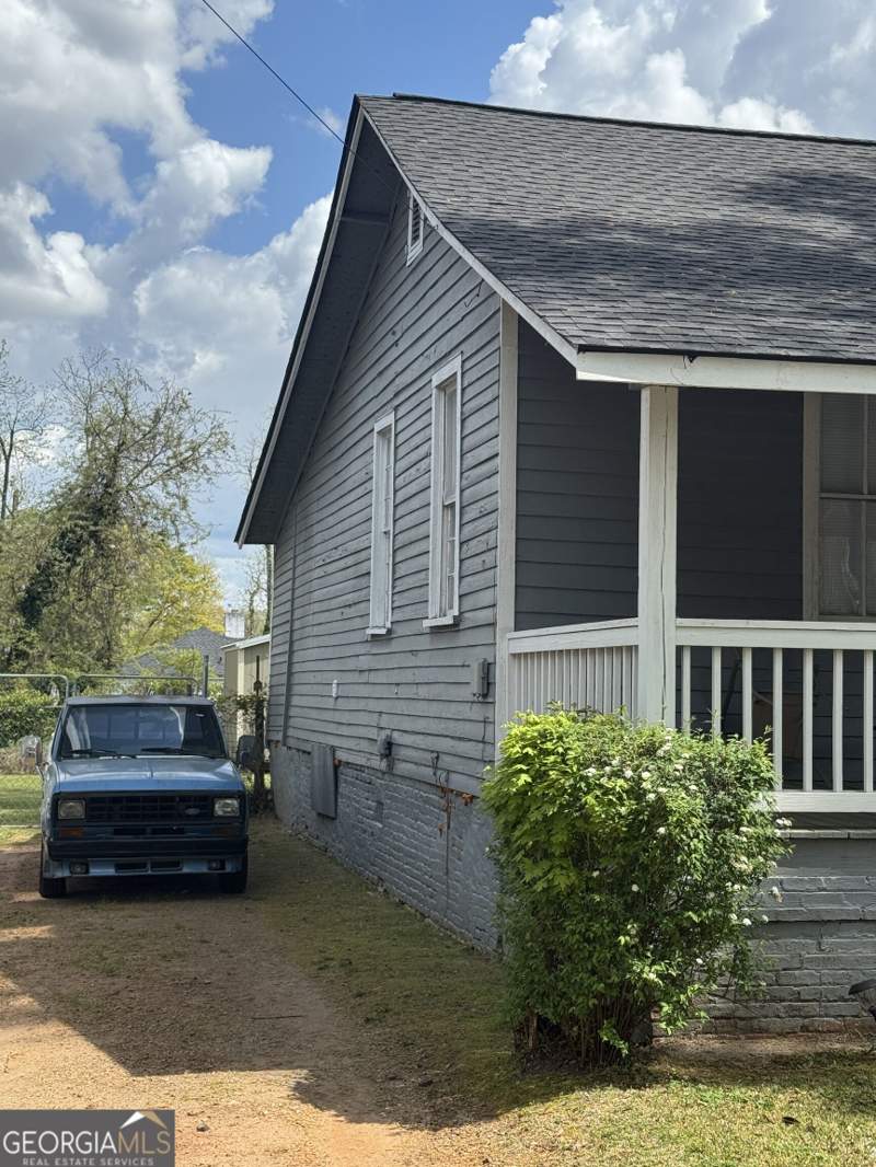 2 bedroom Single Family Residence at 322 N 6th Street, None, Griffin — photo 3
