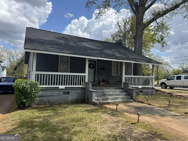 2 bedroom Single Family Residence at 322 N 6th Street, None, Griffin — photo 1