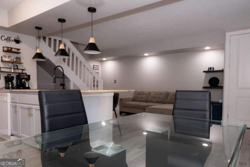 2 bedroom Condominium at 1384 Old Coach Road, BELLEMEADE COMMONS, Marietta — photo 3