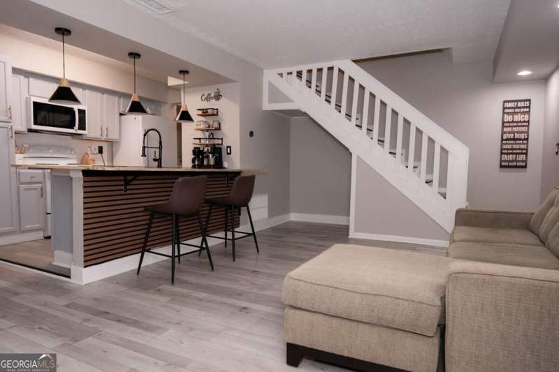 2 bedroom Condominium at 1384 Old Coach Road, BELLEMEADE COMMONS, Marietta — photo 1