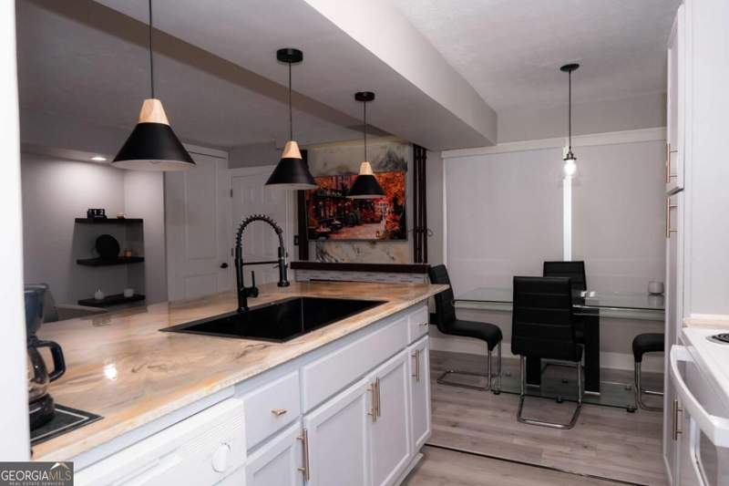 2 bedroom Condominium at 1384 Old Coach Road, BELLEMEADE COMMONS, Marietta — photo 4