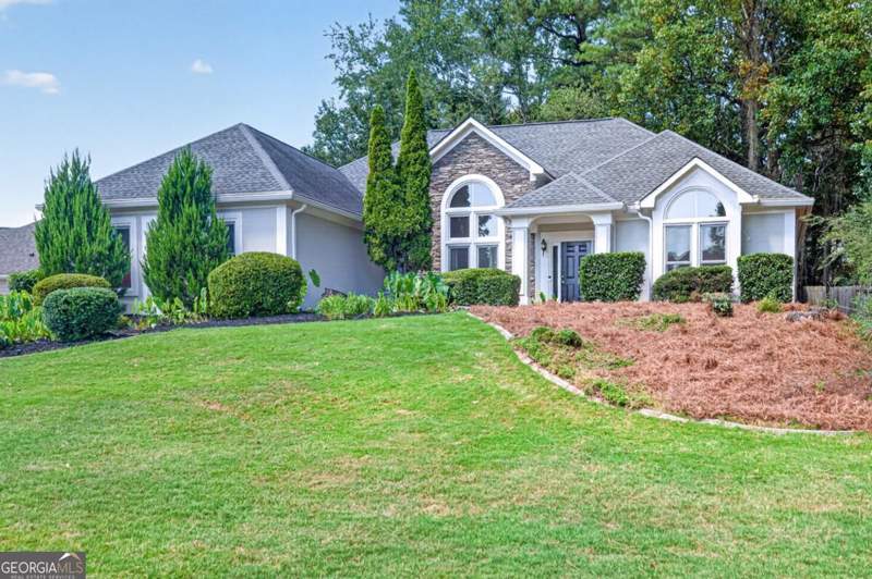 3 bedroom Single Family Residence at 290 Deer Cliff Cove, Russell Plantation, Lawrenceville — photo 2