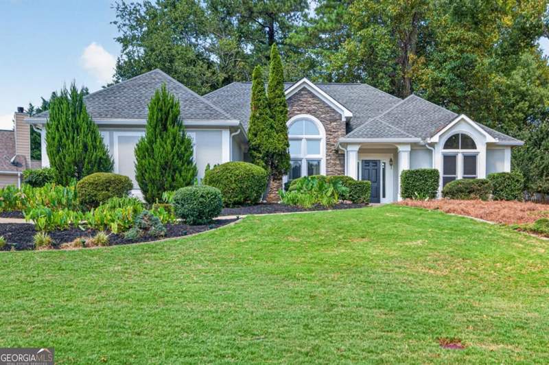 3 bedroom Single Family Residence at 290 Deer Cliff Cove, Russell Plantation, Lawrenceville — photo 1