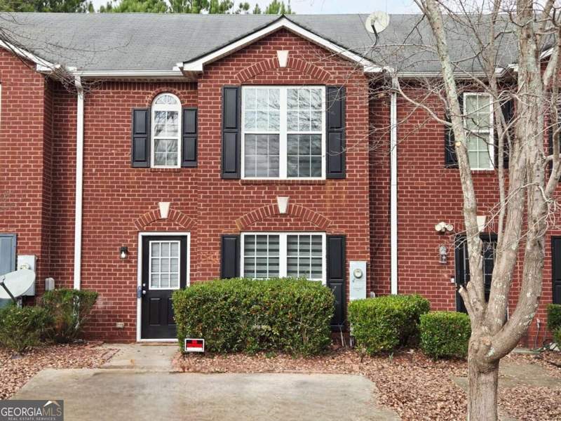 3 bedroom Townhouse at 2430 Piering Drive, Fairington, Lithonia — photo 2