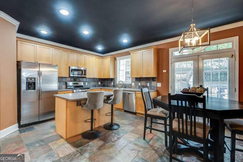 4 bedroom Single Family Residence at 1888 Marietta Road, none, Atlanta — photo 3