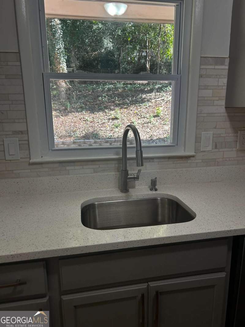 3 bedroom Single Family Residence at 4205 Commodore Drive, Huntley Hills, Atlanta — photo 5