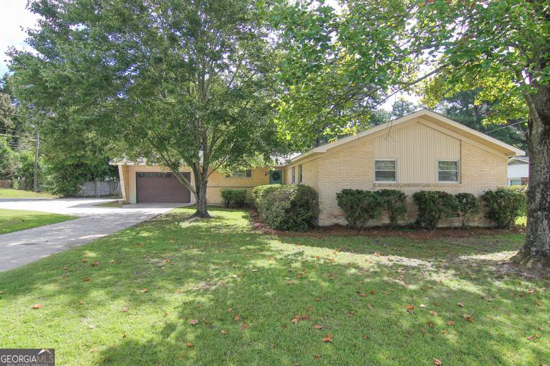 3 bedroom Single Family Residence at 416 Knodishall Drive, Pikes Westside, Warner Robins — photo 2