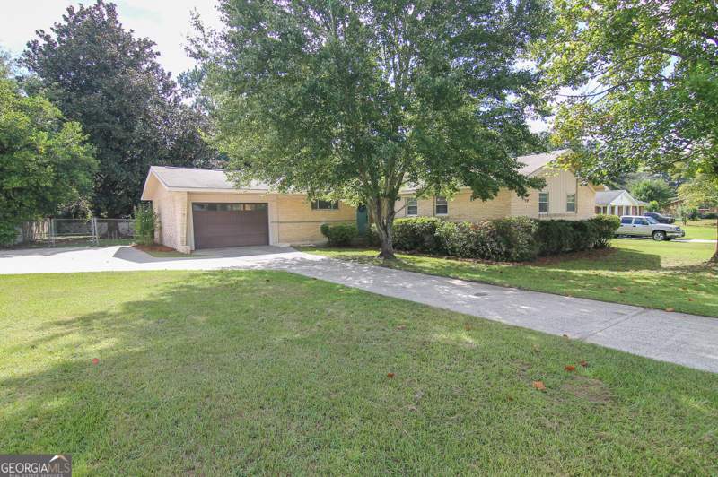 3 bedroom Single Family Residence at 416 Knodishall Drive, Pikes Westside, Warner Robins — photo 1