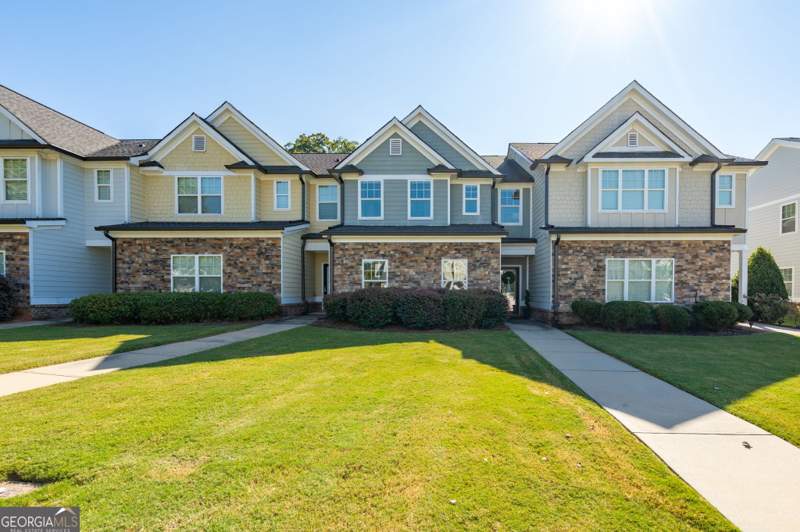 3 bedroom Townhouse at 1597 Lincoln Drive, Franklin Grove, Bogart — photo 2