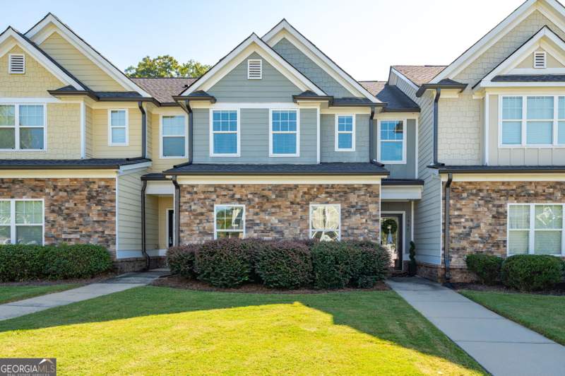 3 bedroom Townhouse at 1597 Lincoln Drive, Franklin Grove, Bogart — photo 1