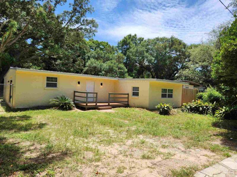 3 bedroom Single Family Residence at 300 Louisiana Dr, Oakcrest, Pensacola — photo 2