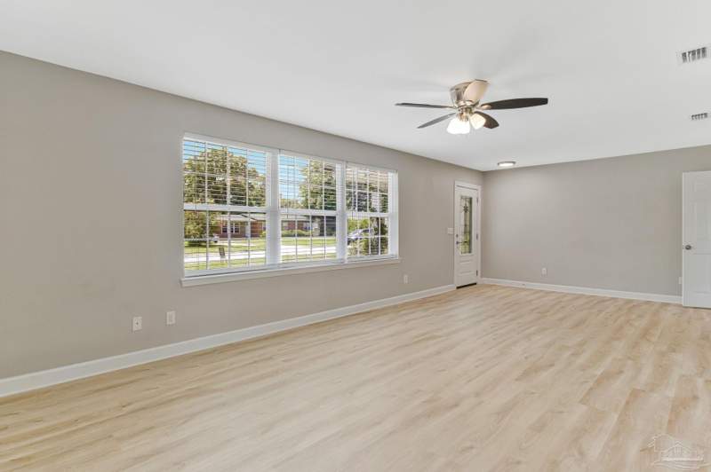 4 bedroom Single Family Residence at 1750 Anderson St, Lakeview, Pensacola — photo 4
