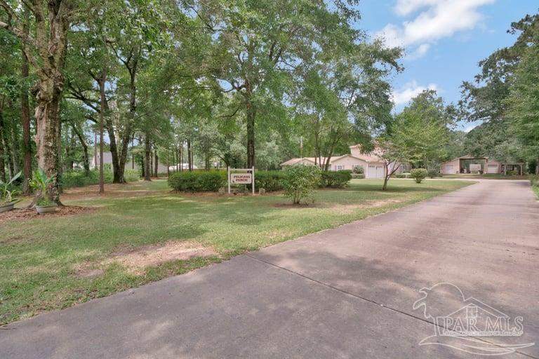 4 bedroom Single Family Residence at 6242 Foxglove Rd, None, Milton — photo 3
