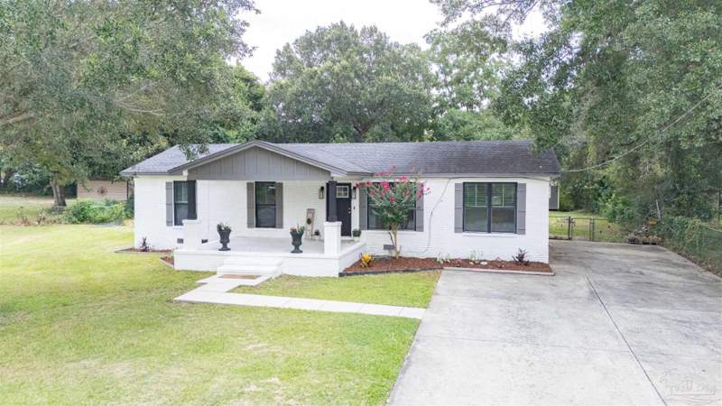 4 bedroom Single Family Residence at 9900 Pine Meadow Ln, Pine Meadow Park, Pensacola — photo 2
