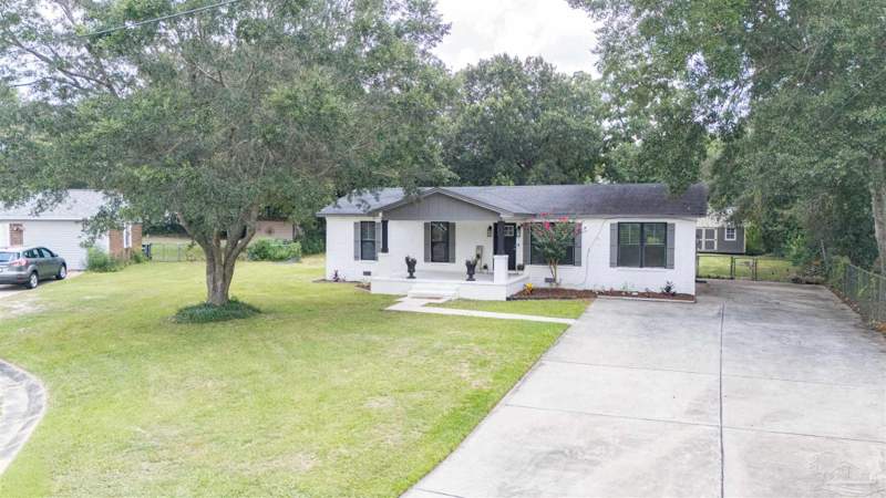 4 bedroom Single Family Residence at 9900 Pine Meadow Ln, Pine Meadow Park, Pensacola — photo 5