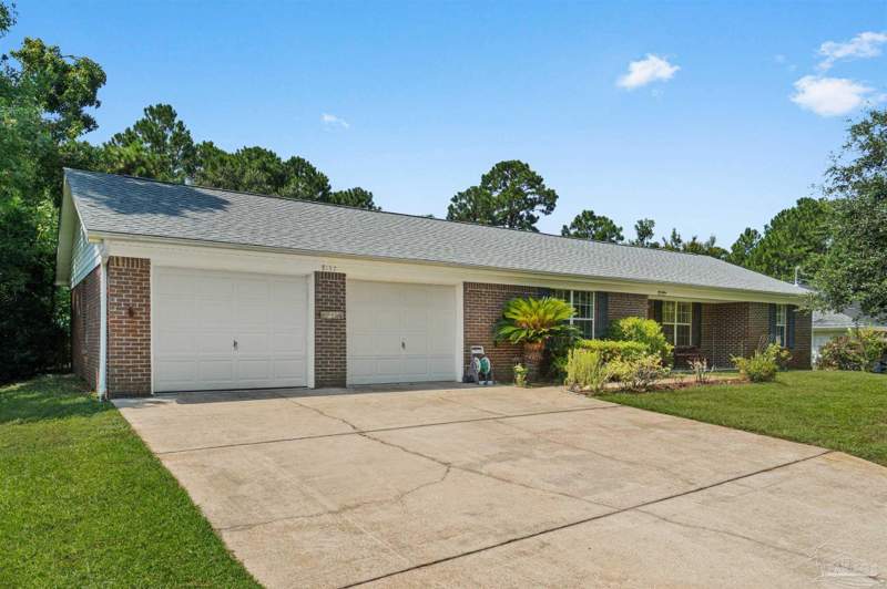 3 bedroom Single Family Residence at 8197 Verdura St, Navarre 2nd Addition, Navarre — photo 2