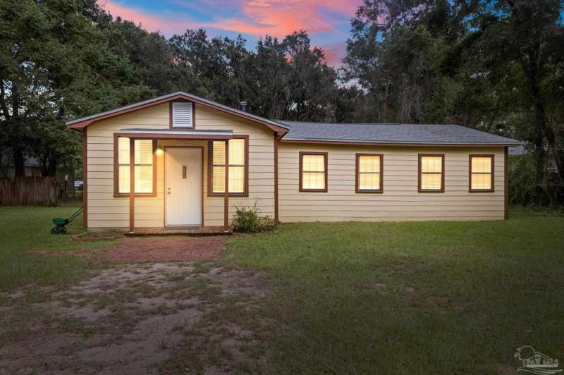 4 bedroom Single Family Residence at 2403 E Johnson Ave, None, Pensacola — photo 2
