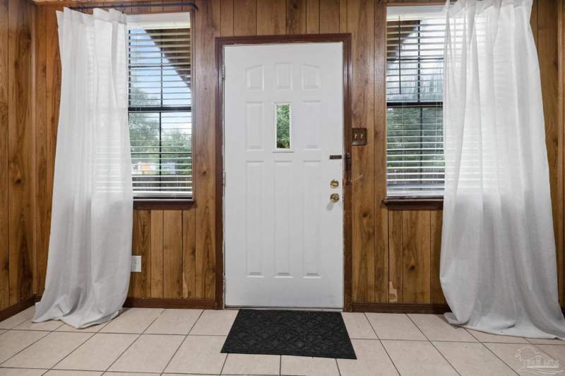 4 bedroom Single Family Residence at 2403 E Johnson Ave, None, Pensacola — photo 3