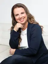 Amelia Hernandez, listing agent