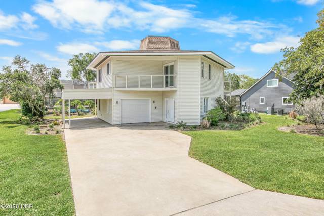 38 Lazy Eight Drive home for sale in Spruce Creek Fly In Port Orange