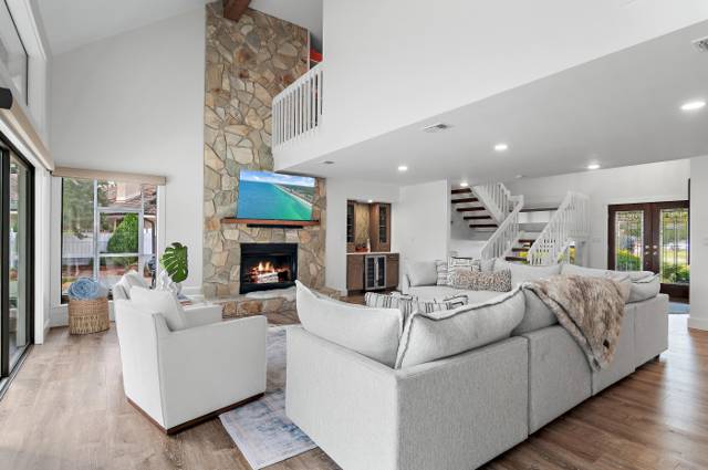 99 W Country Club Drive