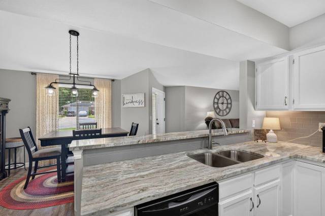 117 Poplar Place home for sale in Cedar Ridge