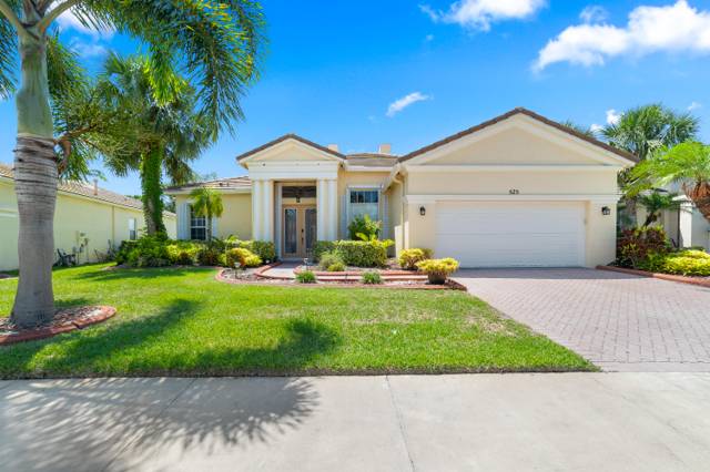 525 SW Lake Manatee Way home for sale in Lakeforest at St Lucie West Phase 1