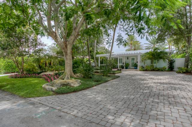 322 NW 16th Street home for sale in Lake Ida
