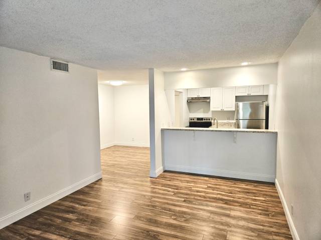 Centre Hill Courts Condo