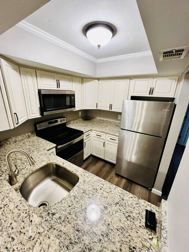 Midport Place Ii, A Condominium