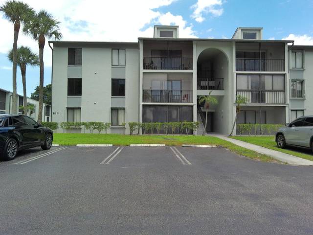 1011 Green Pine Boulevard #D2