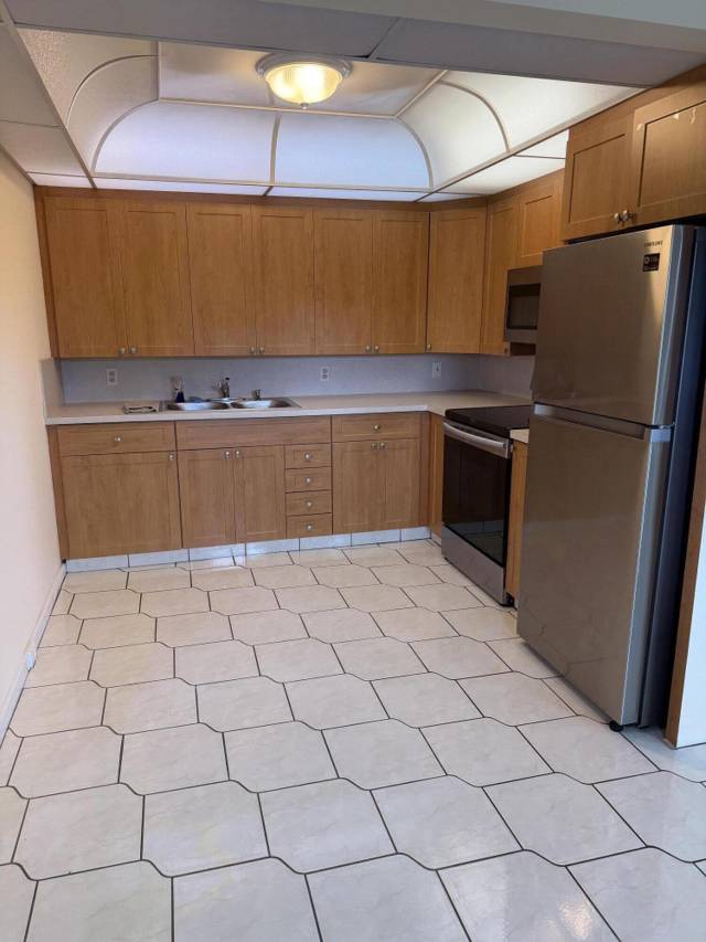 Newcastle At Century Village Condo