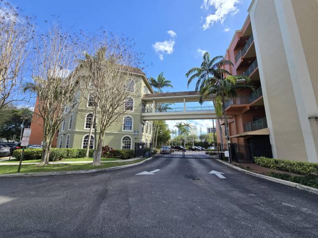 1640 Presidential Way #403 home for sale in Park Place