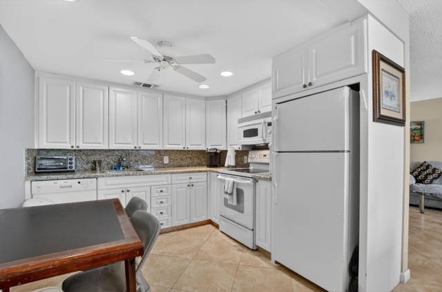 Yarmouth At Century Village Condo
