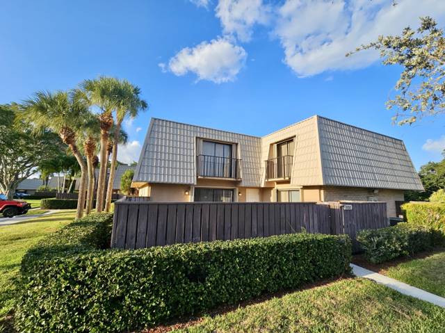 5152 51st Way home for sale in Village Of Sandalwood Lakes South