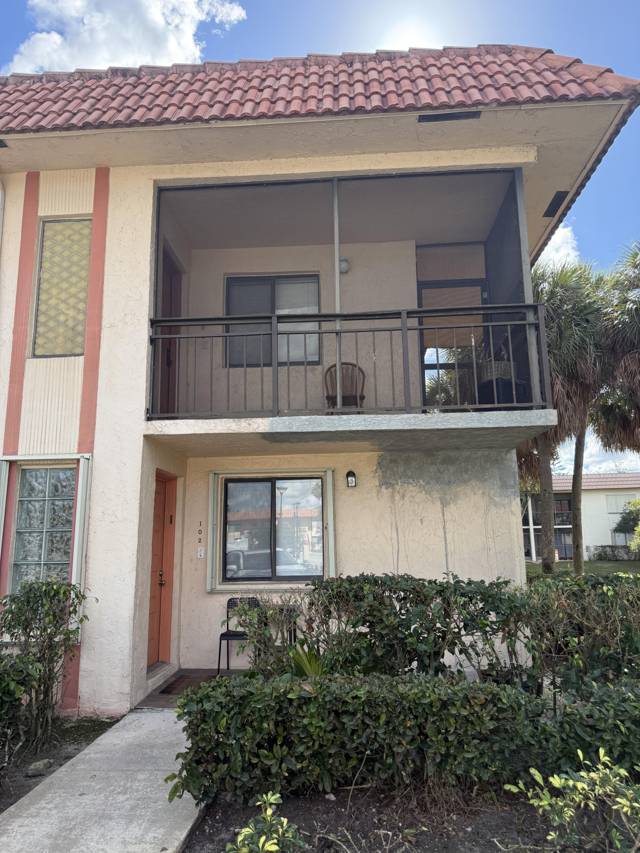 Racquet Club Apartments At Bonaventure