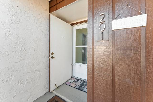 Twin Lakes South & Town Villas Condo