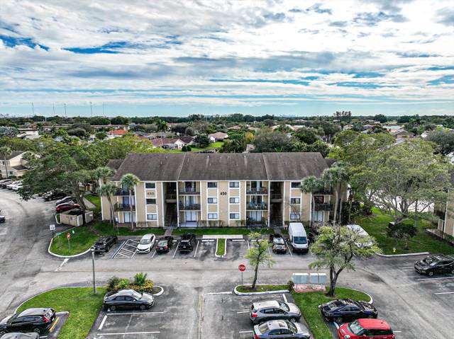 450 Palm Circle #106
