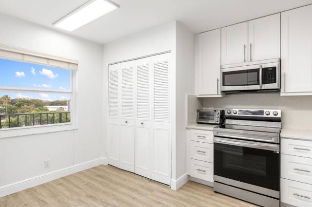 6650 S Oriole Boulevard #4080 home for sale in Villages Of Oriole Deauville