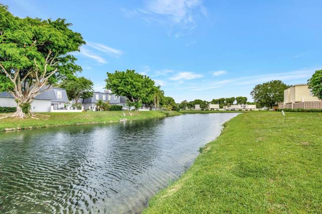 1586 Shaker Circle