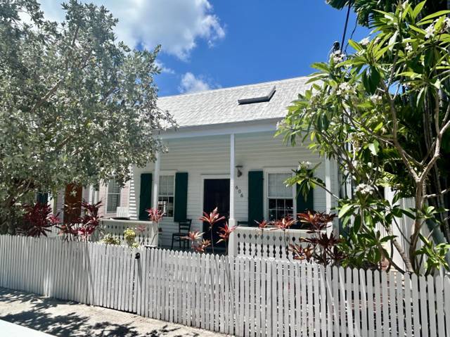 606 Grinnell Street