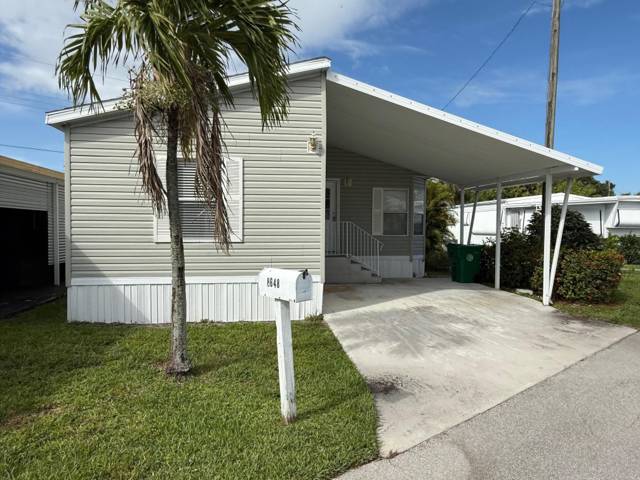 8648 SW 16th Place