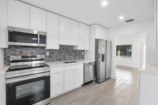 370 S Golf Boulevard home for sale in Leisureville