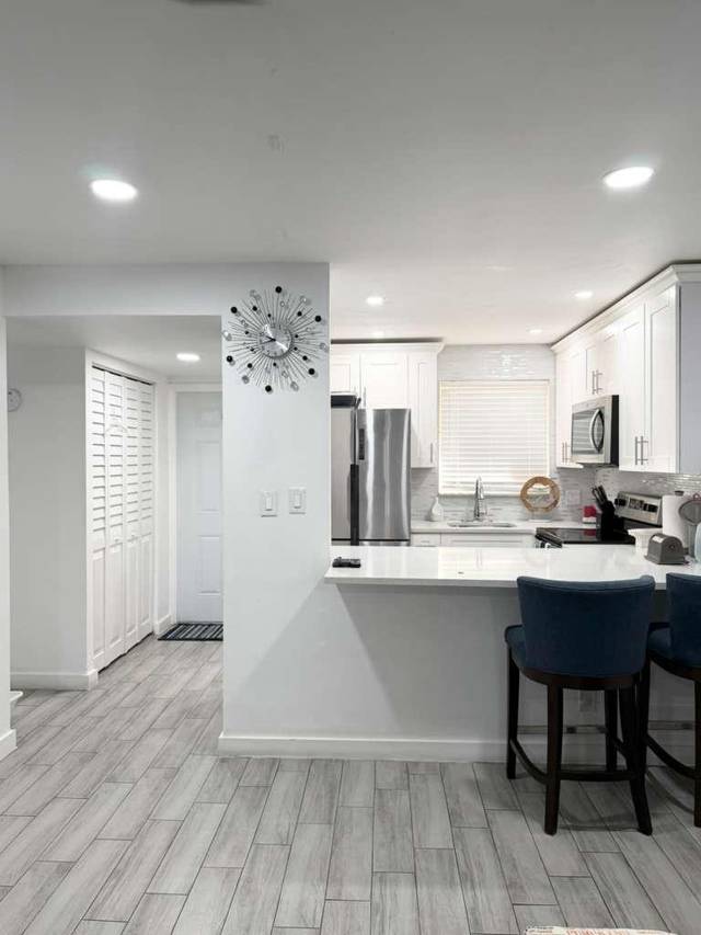Sunrise Lakes Condo